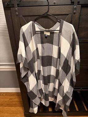 Universal Thread Black and White Buffalo Plaid Open-Front Poncho